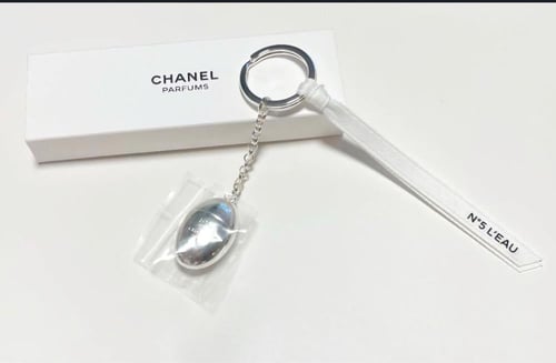 ميدالية شانيل - Chanel