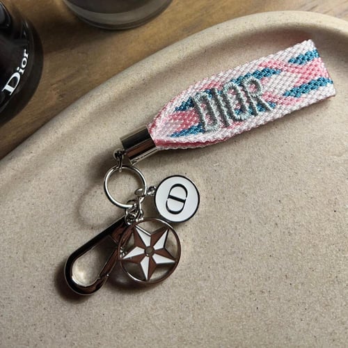 ميدالية ديور - Dior