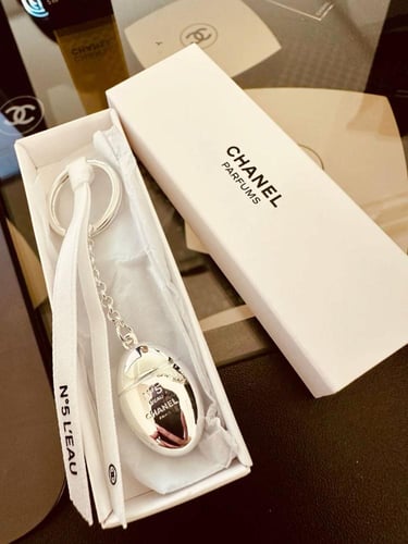 ميدالية شانيل - Chanel