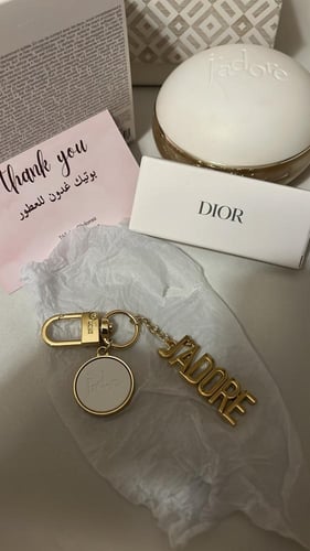 ميدالية جادور ديور الاصلية مع البوكس