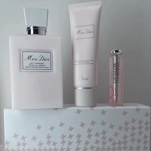 مجموعة ديور الوردي - DIOR