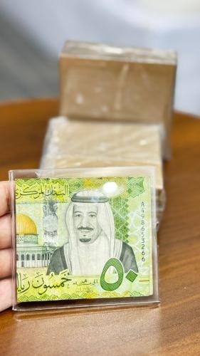 ظرف نقود صغير اكريلك سادة 12 قطعة