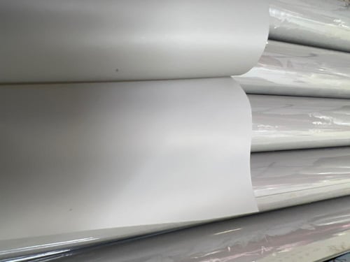 رول تغليف بلاستيك للباقات شفاف 10 ياردة