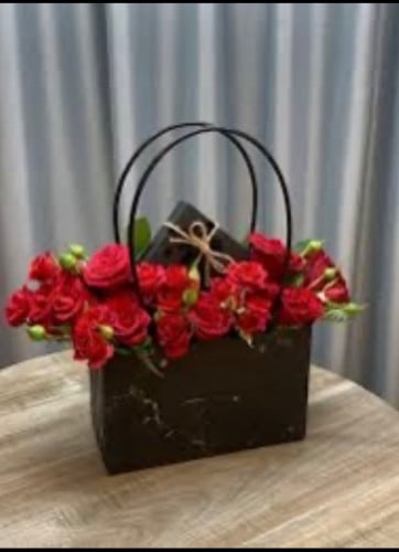 اكياس ورد يد بلاستك ثلاث الوان 11 قطعه