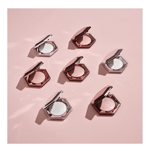 هايلايتر بودرة دياموند بومب روز ريف من فنتي بيوتي