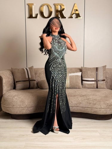 فستان سهرة أسود فاخر بتطريز لامع وتصميم ضيق أنيق