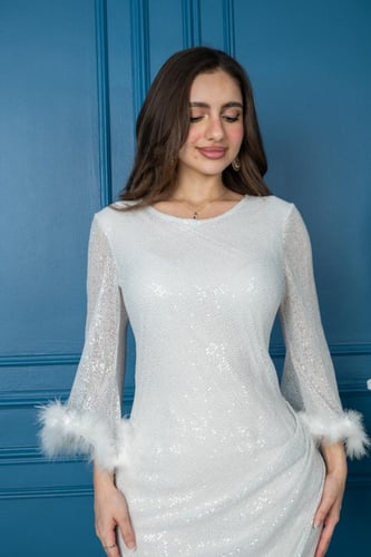 فستان ناعم أوف وايت لامع بأكمام شيفون منفوشة