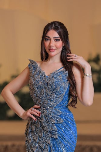 فستان سهرة أزرق بتطريز فاخر