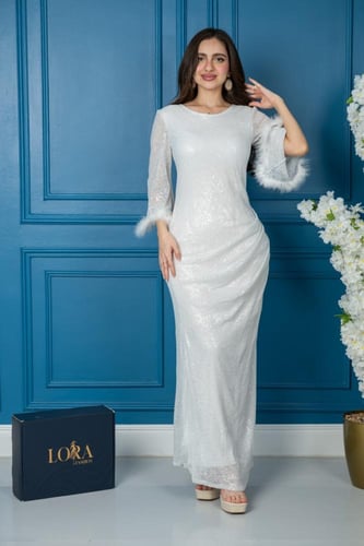 فستان ناعم أوف وايت لامع بأكمام شيفون منفوشة