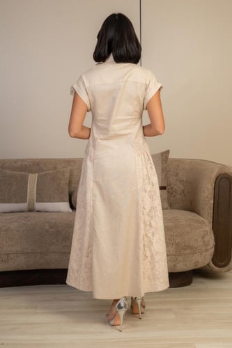 فستان طويل بيج بتصميم قميص أنيق