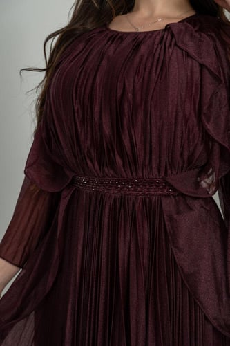 فستان بليسيه طويل بأكمام واسعة للسهرات