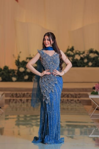 فستان سهرة أزرق بتطريز فاخر