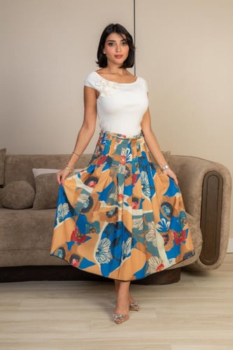 فستان ميدي بطبعة ملونة وتنورة واسعة