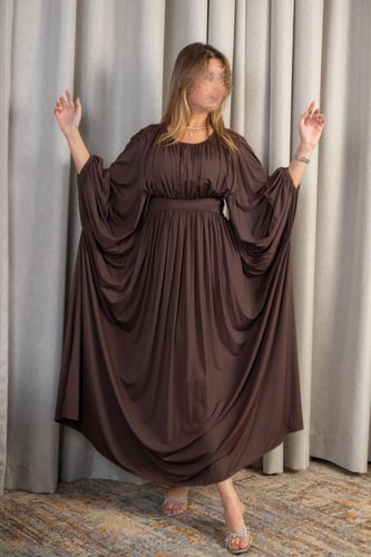 فستان لورا فاشن الطويل بقصة انسيابية محتشمة