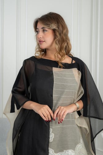 جلابية مناسبات فاخرة بشيفون أسود ودانتيل راقٍ