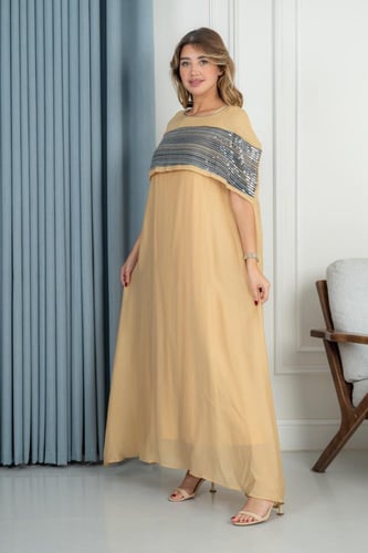 فستان سهرة ناعم بقماش انسيابي وتصميم واسع