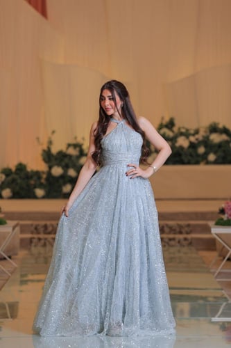 فستان سهرة فضي فاتح منفوش