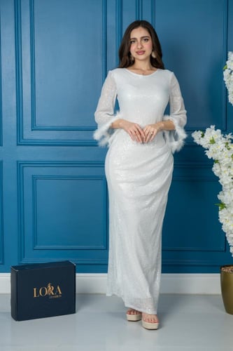 فستان ناعم أوف وايت لامع بأكمام شيفون منفوشة