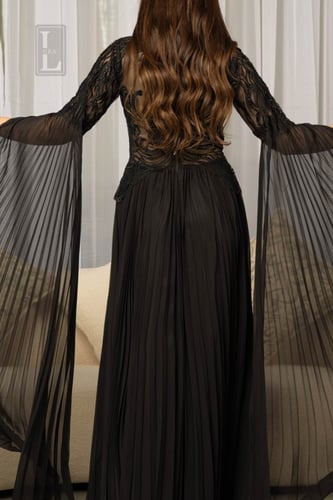 فستاني سهر اسود ملكي مطرز باكمام طويله