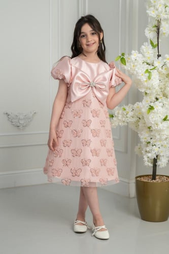 فستان أطفال وردي بنقشة فراشات وتصميم ناعم