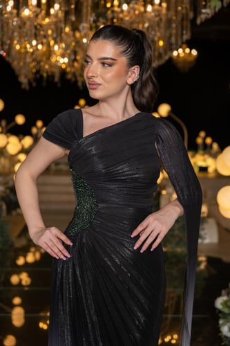 فستان سهرة متدرج باللونين الأسود والرمادي بتصميم ك...