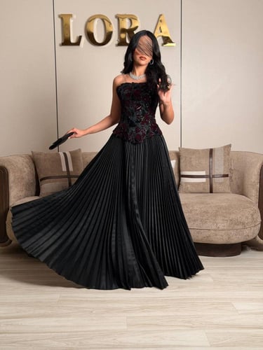 فستان سهرة أسود فاخر بكورسيه مخملي مزخرف وتنورة بك...