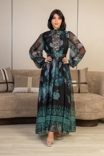 فستان طويل أسود بطبعات تركواز وحزام أنيق