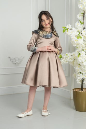 فستان أطفال بيج أنيق بقصة ناعمة