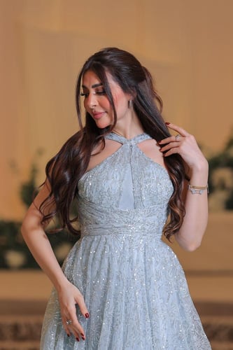 فستان سهرة فضي فاتح منفوش