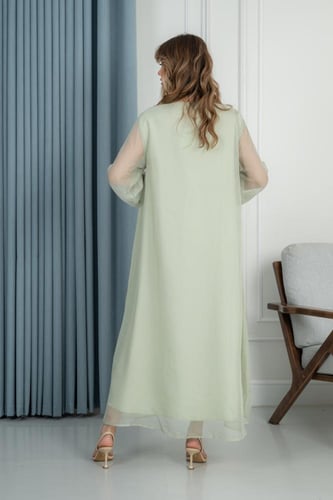 جلابية ناعمة بلون أخضر فاتح بتطريز أنيق