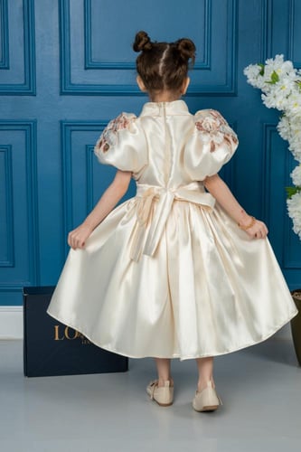 فستان بناتي عاجي مطبوع بالورود مع أكمام منتفخة ويا...