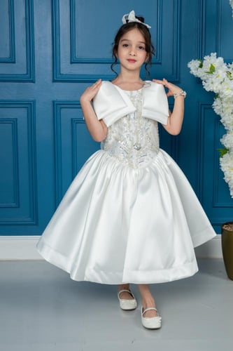 فستان بناتي أبيض منفوش بتطريز لامع وياقة كبيرة فاخ...