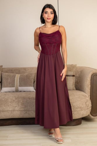 فستان أنثوي بلون برغندي هادئ