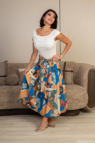 فستان ميدي بطبعة ملونة وتنورة واسعة