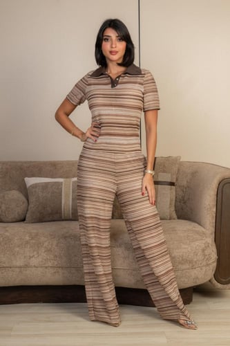 طقم نسائي مخطط بلون بني بياقة بولو