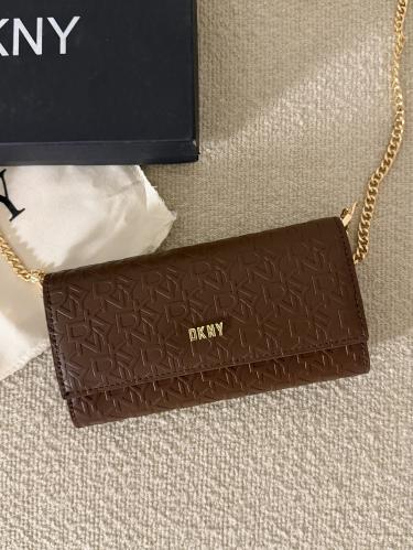شنطة DKNY ميني ماستر