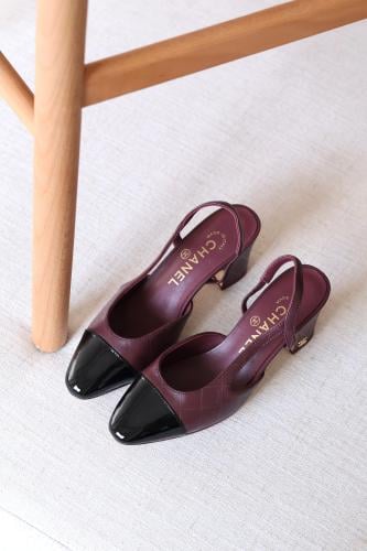 حذاء بكعب منخفض شانيل جلد فاخر لون برغندي واسود