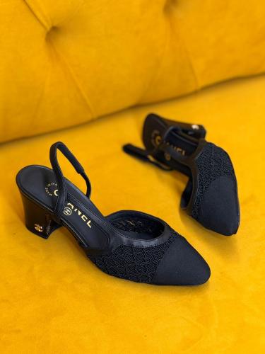 صندل بكعب منخفض شانيل حزام مطاط لون اسود