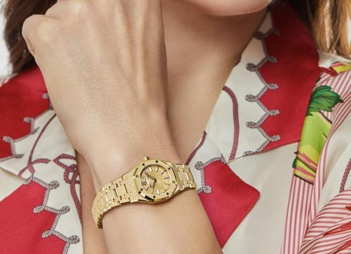 ساعة نسائية اوديمار بيجيه رويال اوك لون ذهبي