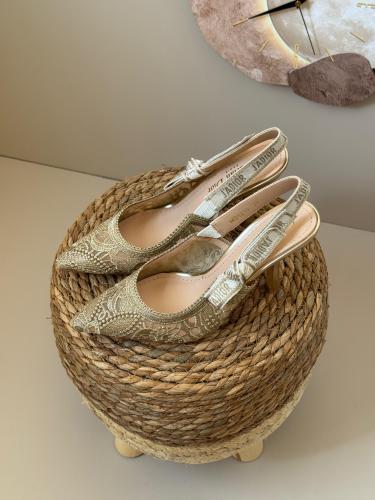 هيلز ديور جادور صندل نسائي دانتيل ذهبي شفاف