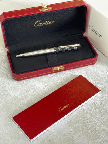 قلم مكتبي كارتييه حبر جاف كباس بلون فضي