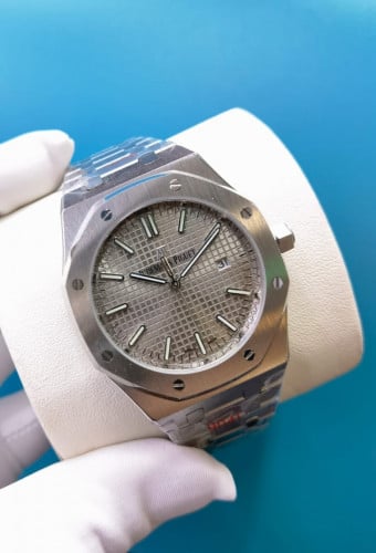 ساعة يد أوديمار بيغيه