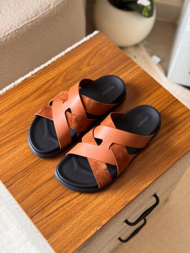 شبشب ايرمز رجالي كازمير متداخل لون عسلي جلد وشمواه