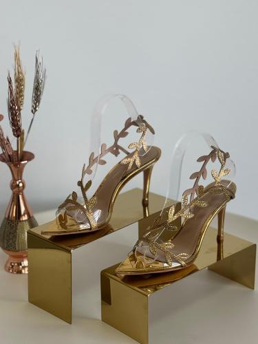 صندل جيانفيتو روسي كعب عالي بلون ذهبي