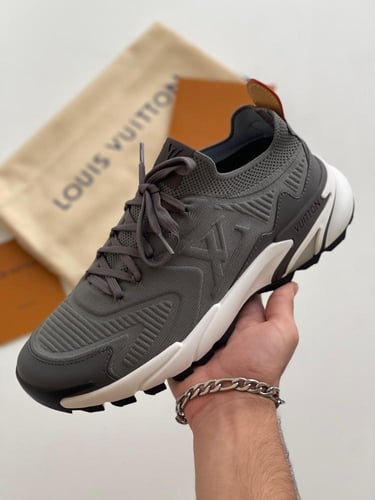 حذاء بأربطة لويس فيتون رن اواي تاتيك رجالي رمادي