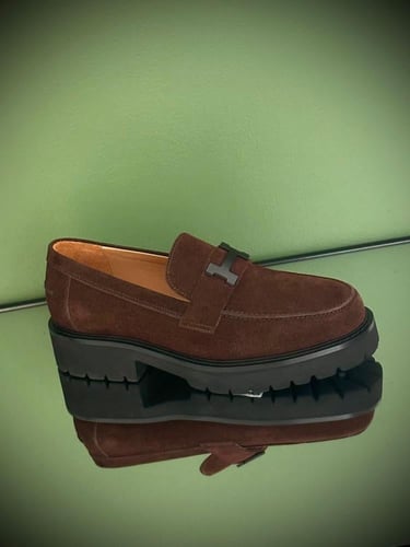 لوفرز ايرمز رجالي شمواه بلون بني بشعار الماركة