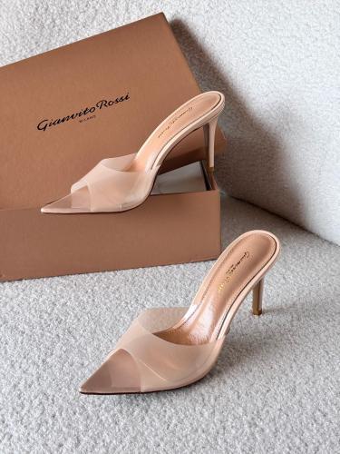 هيلز كعب عالي رفيع جيانفيتو روسي بلا حزام بلون بيج