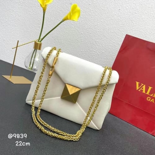 حقيبة كتف فالنتينو غارافاني ون ستود جلد نابا أبيض...