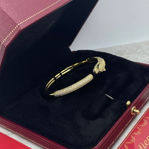 سوار ذهبي فاخر من كارتير مع تطريز ستراس راقي