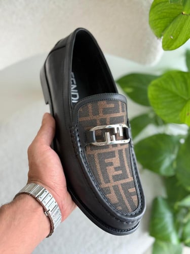 حذاء لوفرز فيندي رجالي O'Lock طبعة FF لون بني